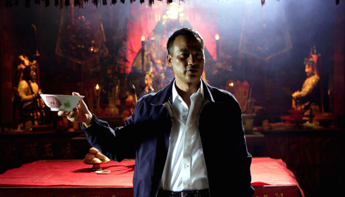 但最近任达华拍了一个短视频,重演1993年《黑豹天下》的经典动作.