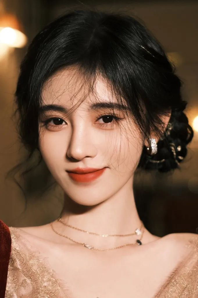鞠婧祎这是又“换头”了？前后差别也太大了吧！|妆容|眼影|眼妆|美妆|造型_新浪新闻