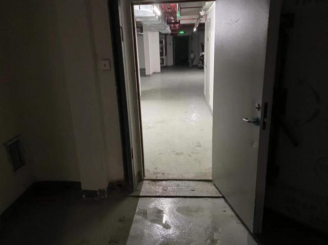 通道仍然有积水