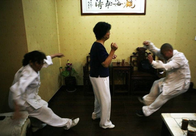 "电母"闫芳:耍无赖拜师,太极神功"一碰就飞",称对不起师父|太极|闫芳