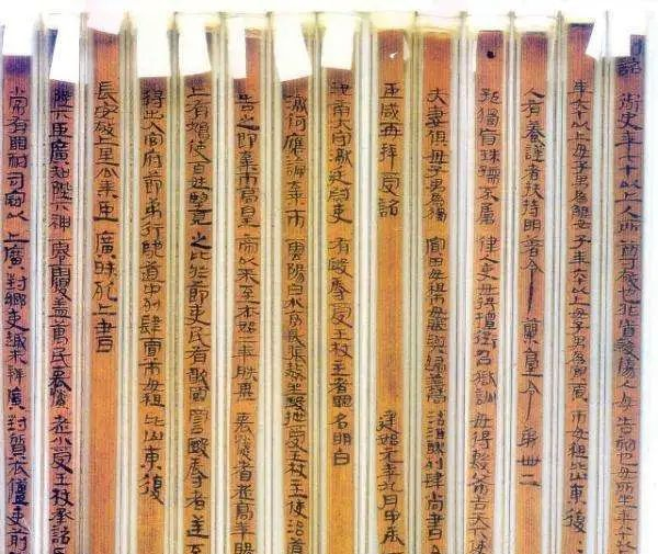 中国发现的主要竹简帛书汇总:其出土文献足以改写古代历史|归藏|内容|秦简|战国|汉墓_新浪新闻