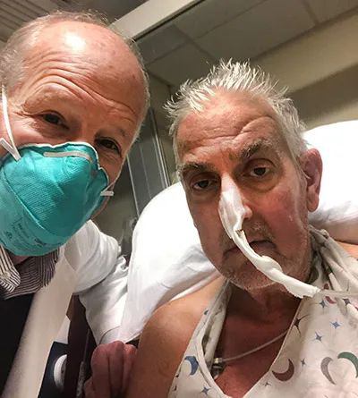 57岁的患者大卫·贝内特与他的医生   图片来源：马里兰大学医学院官网