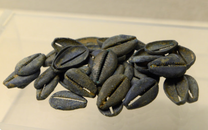 古代中国的铜制仿贝（山西博物馆藏，商代晚期）