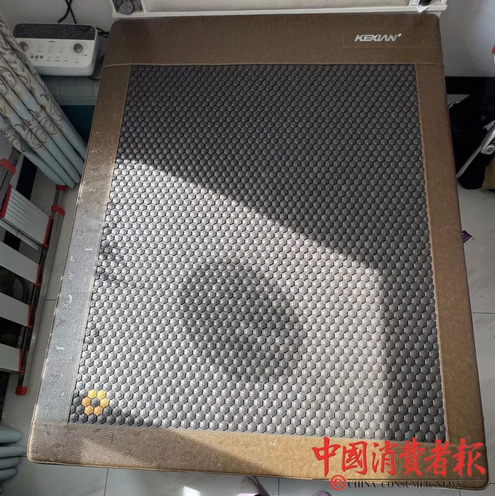 ▲孙女士购买的“可喜安”治疗仪。消费者供图