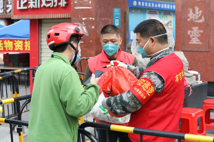 刚点完外卖的网友