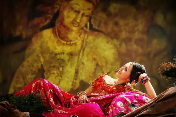 为什么说印度纱丽是世界上最美的衣服?附17条印度冷知识|印度_新浪新闻
