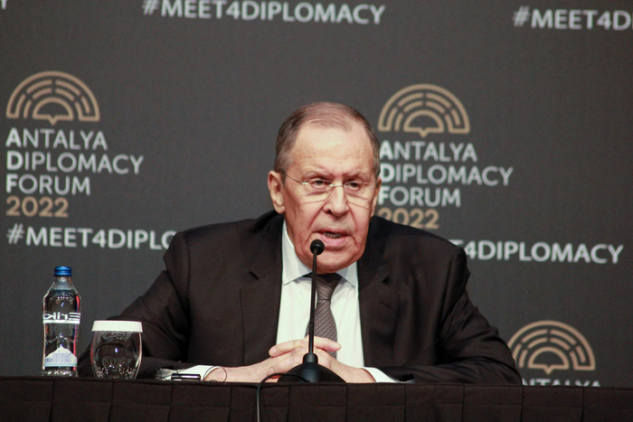 3月10日，土耳其、俄罗斯和乌克兰外长举行三方会晤，结束后俄乌外长在不同房间举行记者会。 图自澎湃影像