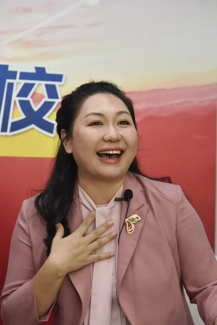 广州市白云区云雅实验学校（原白云广雅）总校长罗堃莹