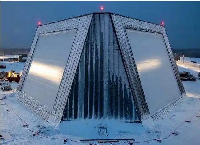 近年来，美大力提升印太地区的反导能力，图为在阿拉斯加新建的反导预警雷达。