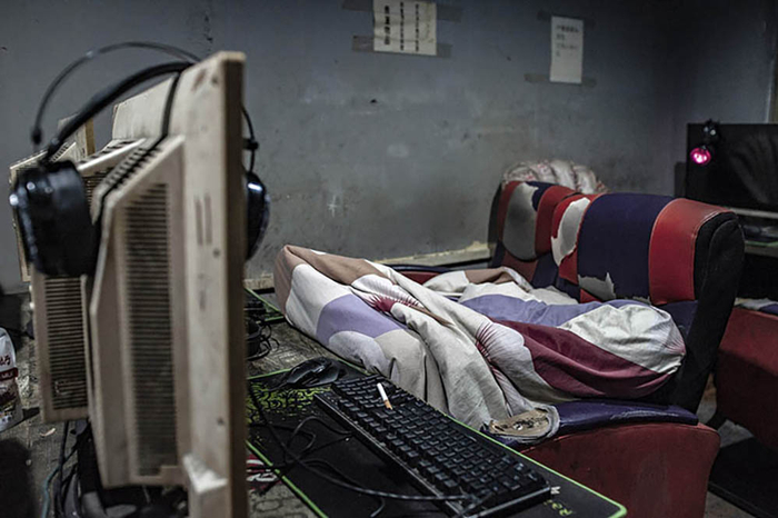 2020年12月31日  宁波    刘某常年蜗居在网吧。