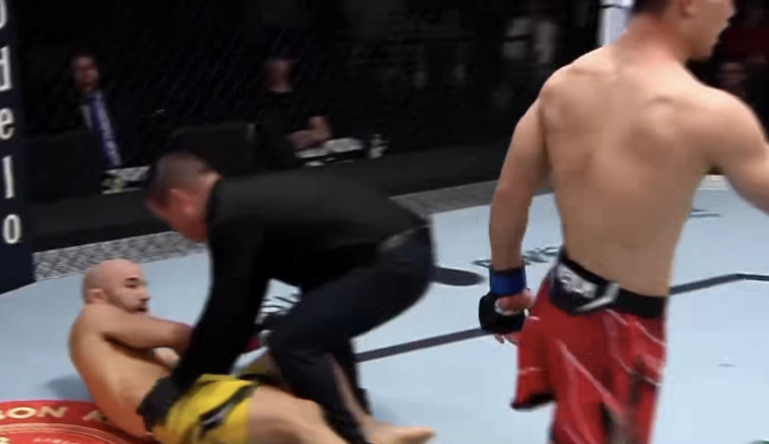 KO!宋亚东冲进前十创纪录,疯狂欢呼庆祝,李景亮:起飞的感觉|UFC|莫拉雷斯|对手|量级|排名_新浪体育_新浪新闻
