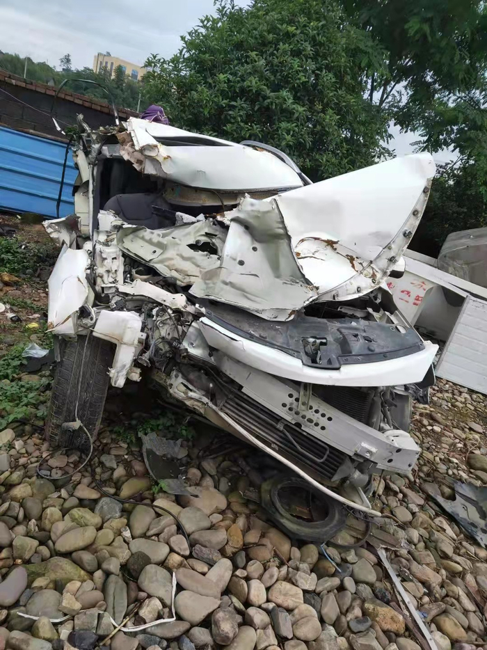 涉案车辆被撞后，安全气囊未弹出&nbsp; &nbsp;受访者供图&nbsp;