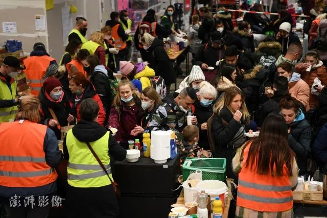 乌克兰难民抵达德国柏林中央车站&nbsp; 图源：澎湃影像