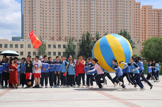 &nbsp;&nbsp;&nbsp;&nbsp;临夏州临夏市第五中学开展趣味运动会。&nbsp;临夏州教育局供图