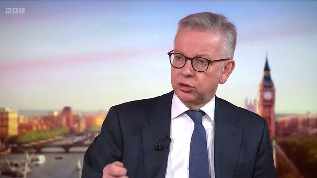 英住房大臣在BBC宣布“给乌克兰人一个家”计划 视频截图 