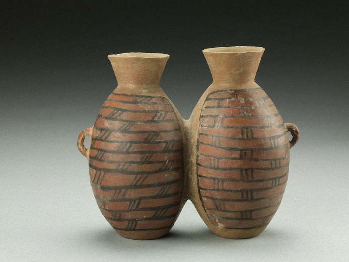       △ 新石器时代 双联壶     