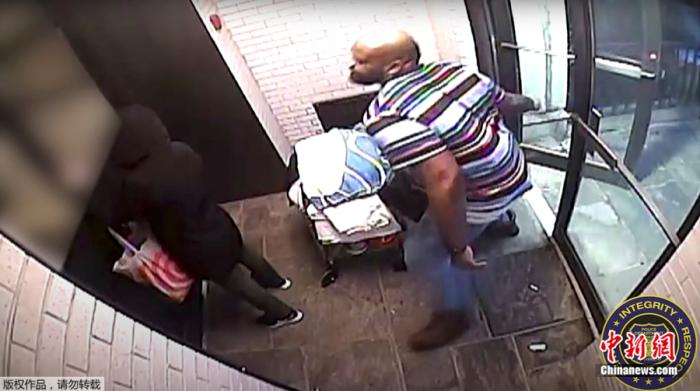 图片来源：扬克斯警方提供的录像截图。