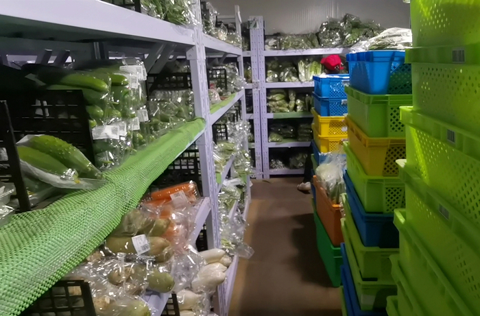 ▲三元站冷藏区货架。新京报记者 王瑞文 摄