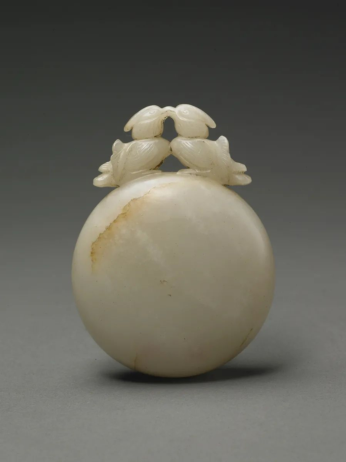       △ 宋代 鸳鸯柄圆盒     