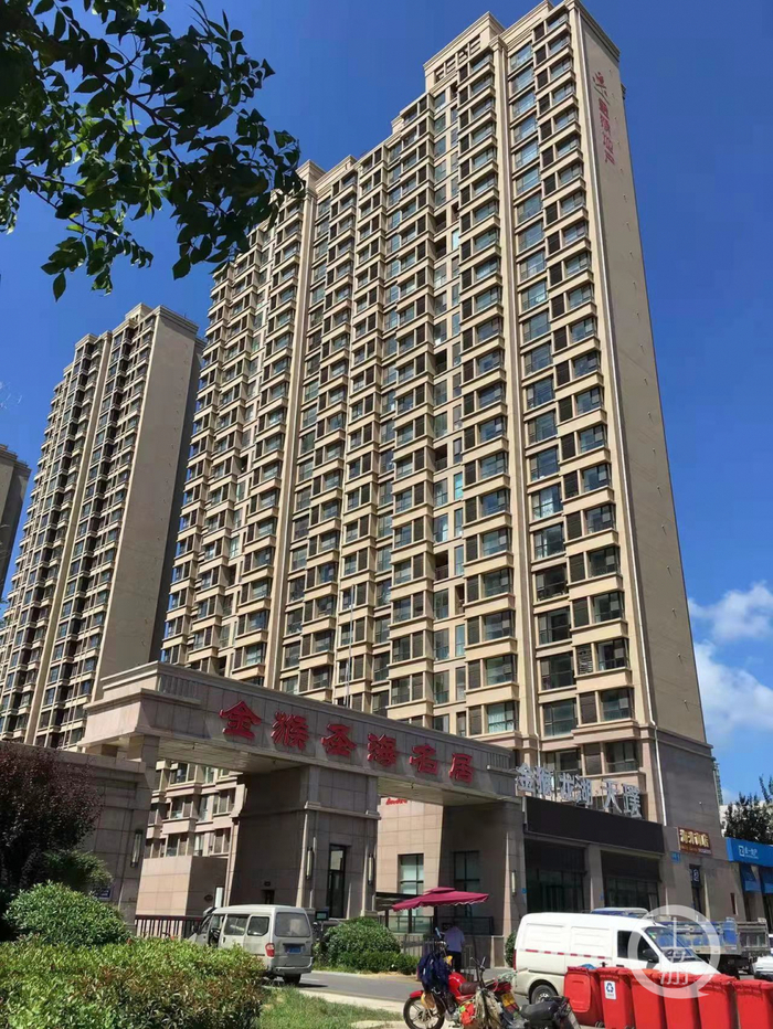 ▲金猴·圣海名居楼盘在2017年获得威海市“宜居典范海景楼盘”。图片来源/受访者供图