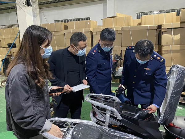 相关部门调查现场&nbsp; 本文图均为&nbsp;江苏省市监局 图