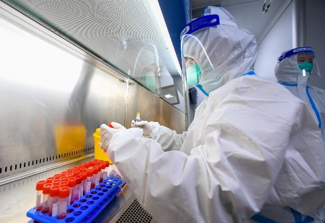 　2月21日9时，内蒙古自治区呼和浩特市开展第三轮核酸检测。新华社图。