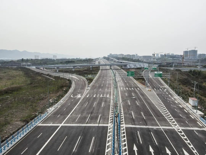 快速路一纵线中心站立交至狮子岩立交段。重庆住建供图