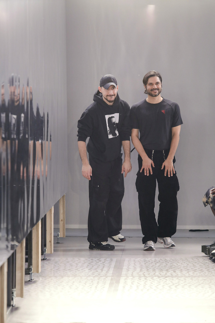 Serhat Işık与Benjamin A． Huseby