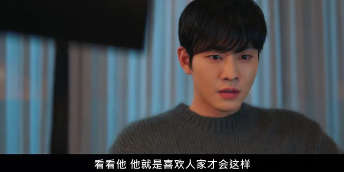 爷爷的弹幕，和孙子的小心思，正好对上了。