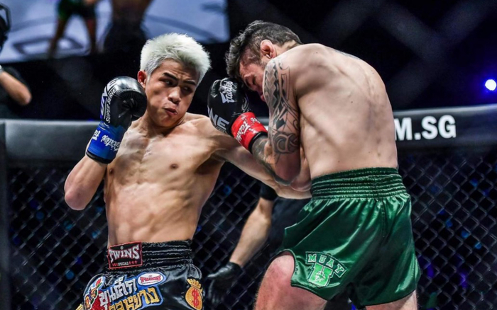 张沛勉（左）在比赛中打击质量极高。主办方供图