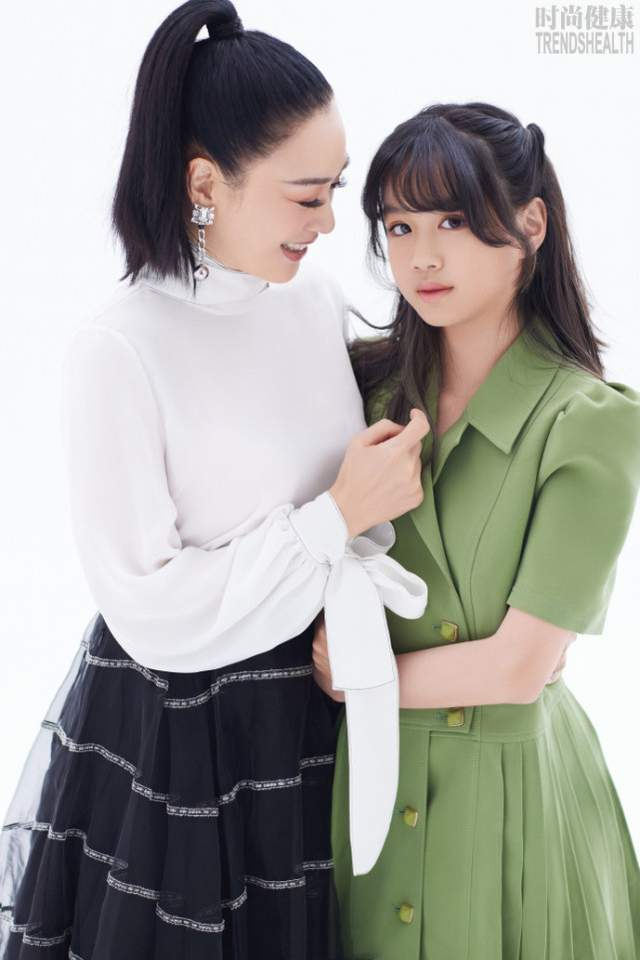 钟丽缇与俩女儿写真曝光,Jaden颜值逆袭星范儿足,考拉最像妈妈|母女|继父|合体|姐妹情深|气质_新浪娱乐_新浪新闻