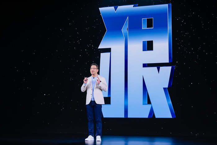 卢伟冰在发布会上（企业供图）