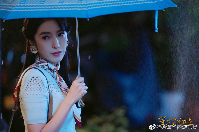 出演《华灯初上》期间，杨谨华总是一个人躲在片场的角落去感受角色。图片来自杨谨华微博