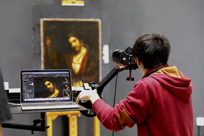 徐悲鸿临摹伦勃朗《妇人倚窗像》作品图像采集，图片由广州美术学院绘画艺术学院油画系材料与油画修复工作室提供