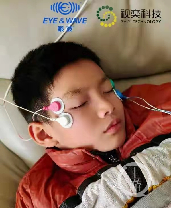 ▲视奕科技销售的产品上有视奕科技和眼波视界的两个logo。图片来源/网络