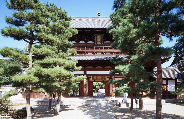 纯粹的斗拱木建筑，上悬“万福寺”的匾额，为隐元所书写。 万福寺官网 图 