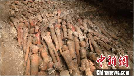 江村大墓外藏坑出土陶俑。　中国社会科学院考古学论坛   供图