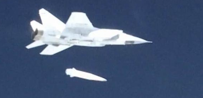 　△俄军在演习中发射“匕首”导弹