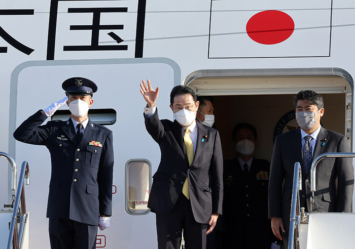 当地时间2022年3月19日，日本东京，日本首相岸田文雄从东京羽田机场启程，前往印度。人民视觉 图