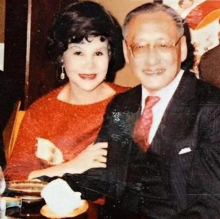“鬼脸”情妇黄夏蕙疯狂的一生|子女|娱乐圈|葬礼|故事|胡百全_新浪新闻