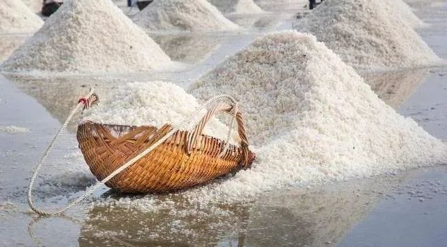 买食用盐,选海盐还是精制盐?区别挺大的,弄懂再买,吃得更放心