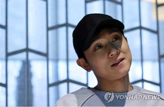 3月19日，安贤洙在首尔接受韩联社采访 图自韩联社