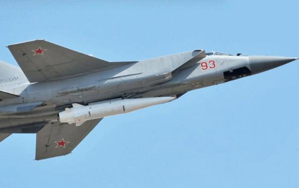 俄罗斯MIG-31BM战斗机携带Kh-47m2“匕首”导弹