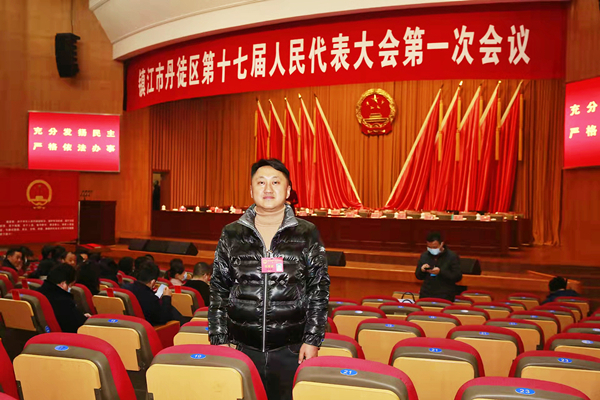 工作中的陈杰群