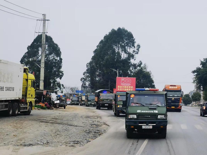 云南省森林消防总队驻广西桂林、南宁队伍138名消防救援人员正赶赴救援，目前正在机动途中。图源云南森林消防总队