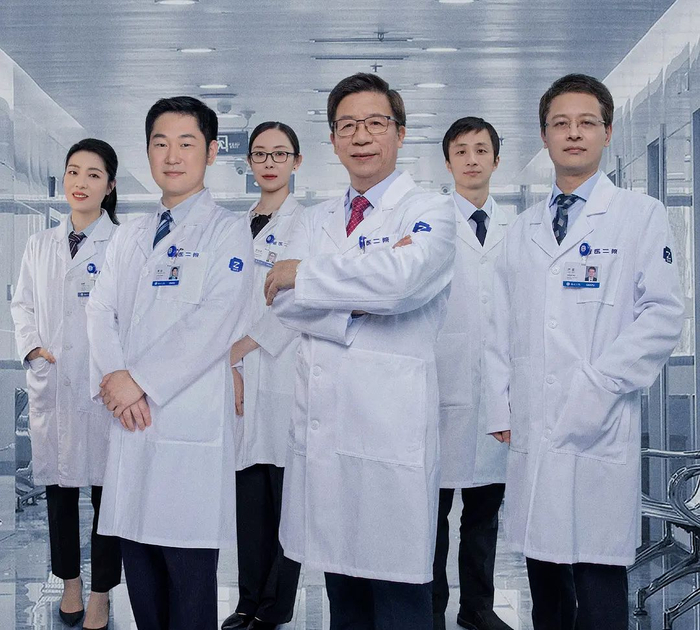 初入职场的我们:名校法医pk跨界追梦,剧本痕迹太明显?|琴琴|节目|节目组|学历|职业_新浪新闻