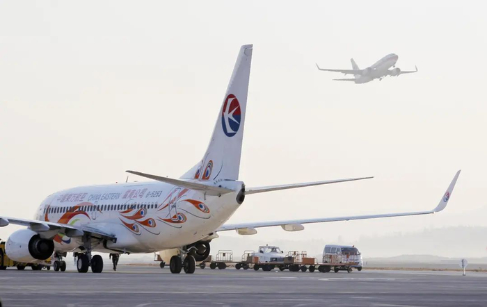 资料图。东航云南公司的波音737-800客机。图据视觉中国