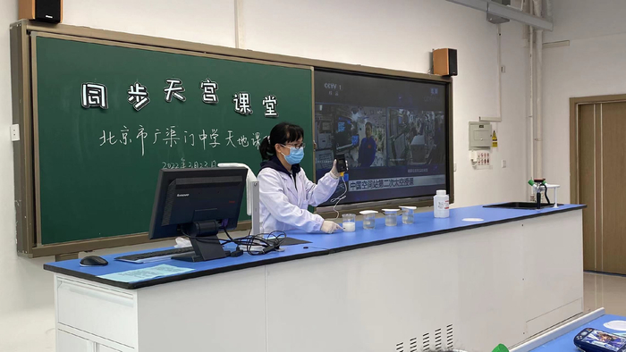 广渠门中学顺势开展“天地课程”。 学校供图