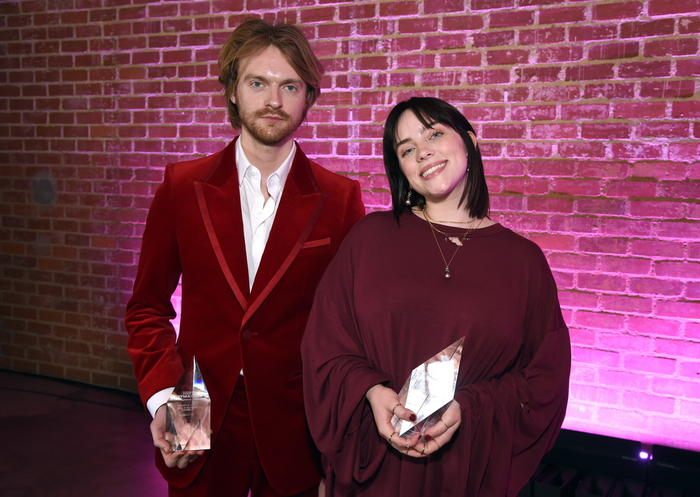 比莉·艾利什和菲尼亚斯·奥康纳（左） 视觉中国 资料图