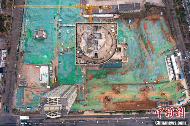 齐鲁宾馆于上世纪80年代营业，主楼11层，既是济南首家涉外四星级酒店，也是济南当时最高的建筑之一。 梁犇 摄 